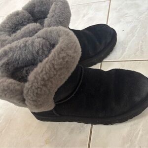 Cozy Black and Gray Fur-Lined Boots